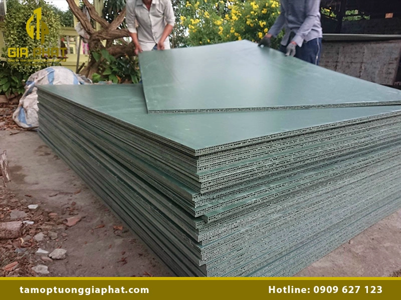 Giá tấm sàn nhựa chịu lực trên thị trường