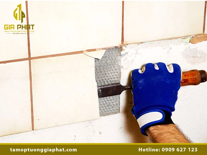 Gạch ốp tường bị nứt do chất lượng kém