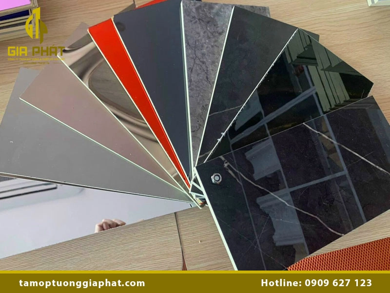 Mẫu tấm ốp than tre tráng gương hiện đại