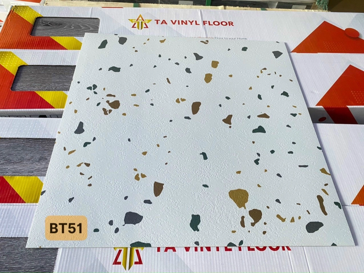 SÀN NHỰA KEO DÁN VÂN ĐÁ MÃ BT51