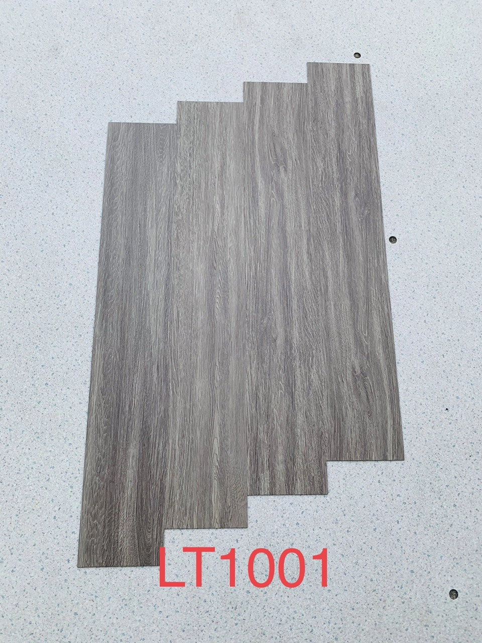 SÀN NHỰA QUÉT KEO MÃ LT1001