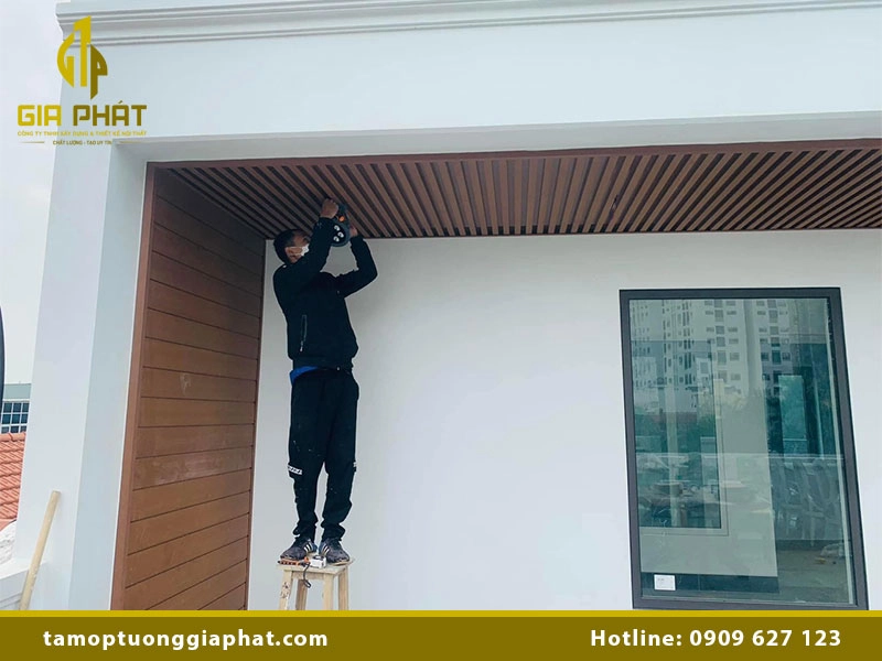 Cách thi công tấm nhựa lam sóng ốp tường đúng chuẩn