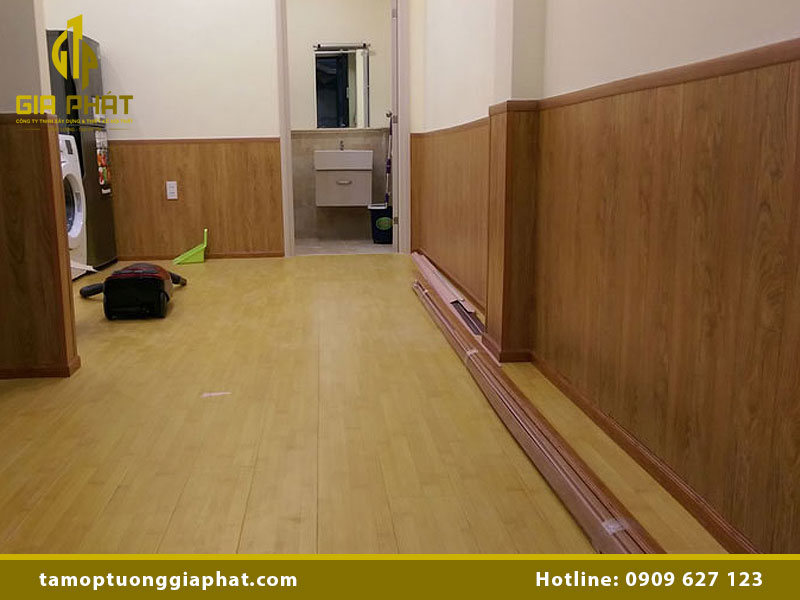 Giá Lamri nhựa giả gỗ bao nhiêu? Cập nhật mới nhất