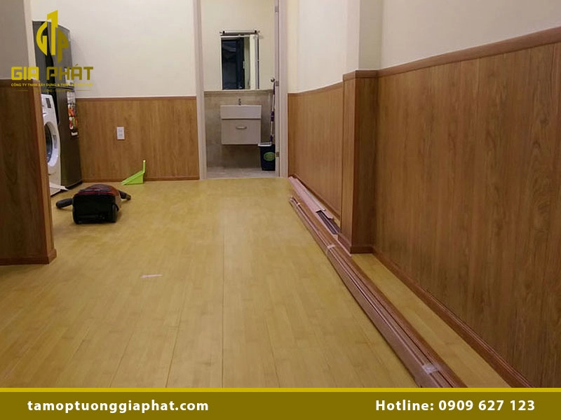 Giá Lamri nhựa giả gỗ bao nhiêu? Cập nhật mới nhất