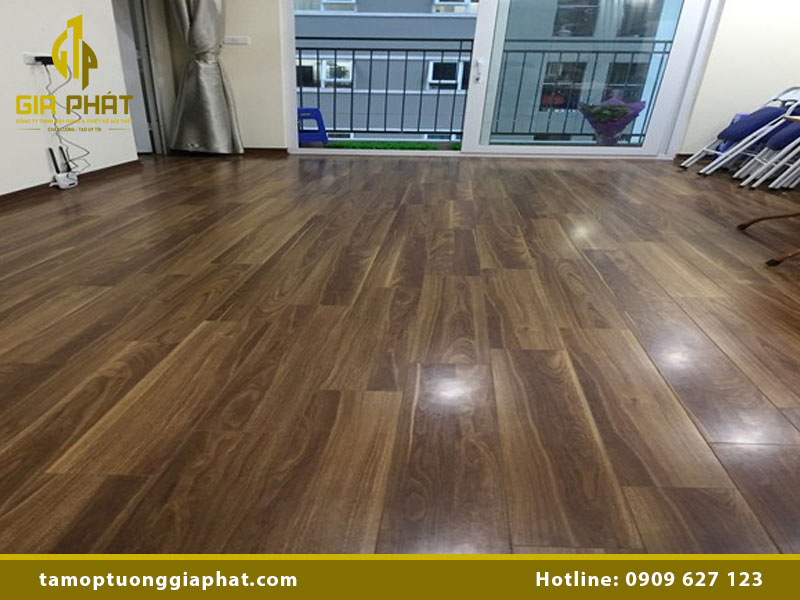 Giá sàn nhựa hèm khóa 8mm mới nhất 2025