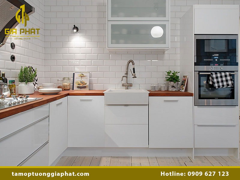 Giá tấm nhựa ốp tường bếp bao nhiêu?