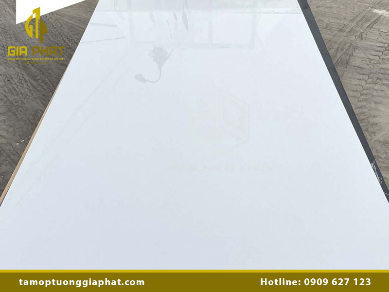 Tấm ốp than tre trắng bóng đẹp