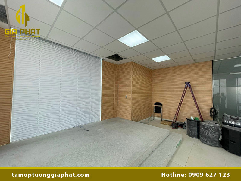 Thi công lam sóng ốp tường chuyên nghiệp & uy tín