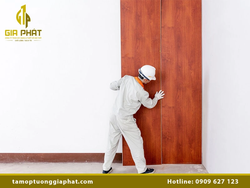 Thi công tấm nhựa giả gỗ ốp tường chuyên nghiệp