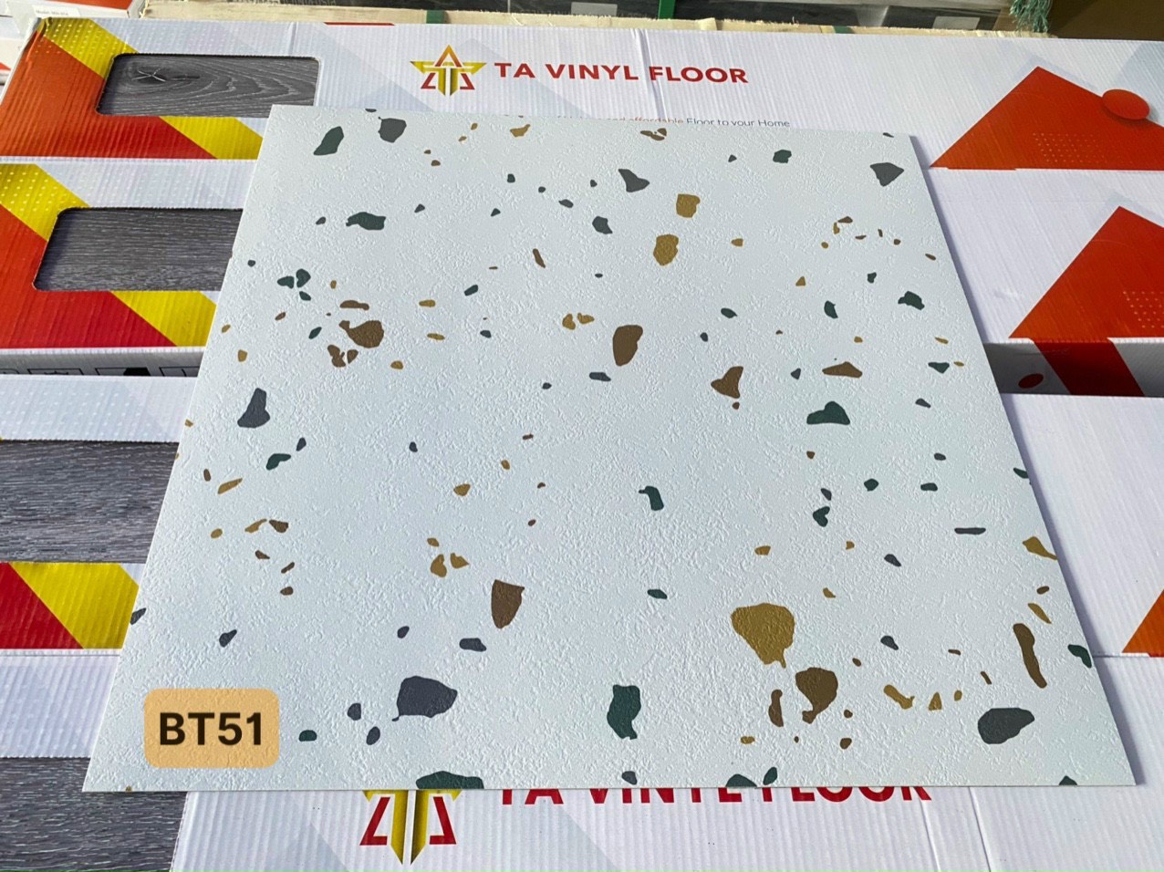 SÀN NHỰA KEO DÁN VÂN ĐÁ MÃ BT51