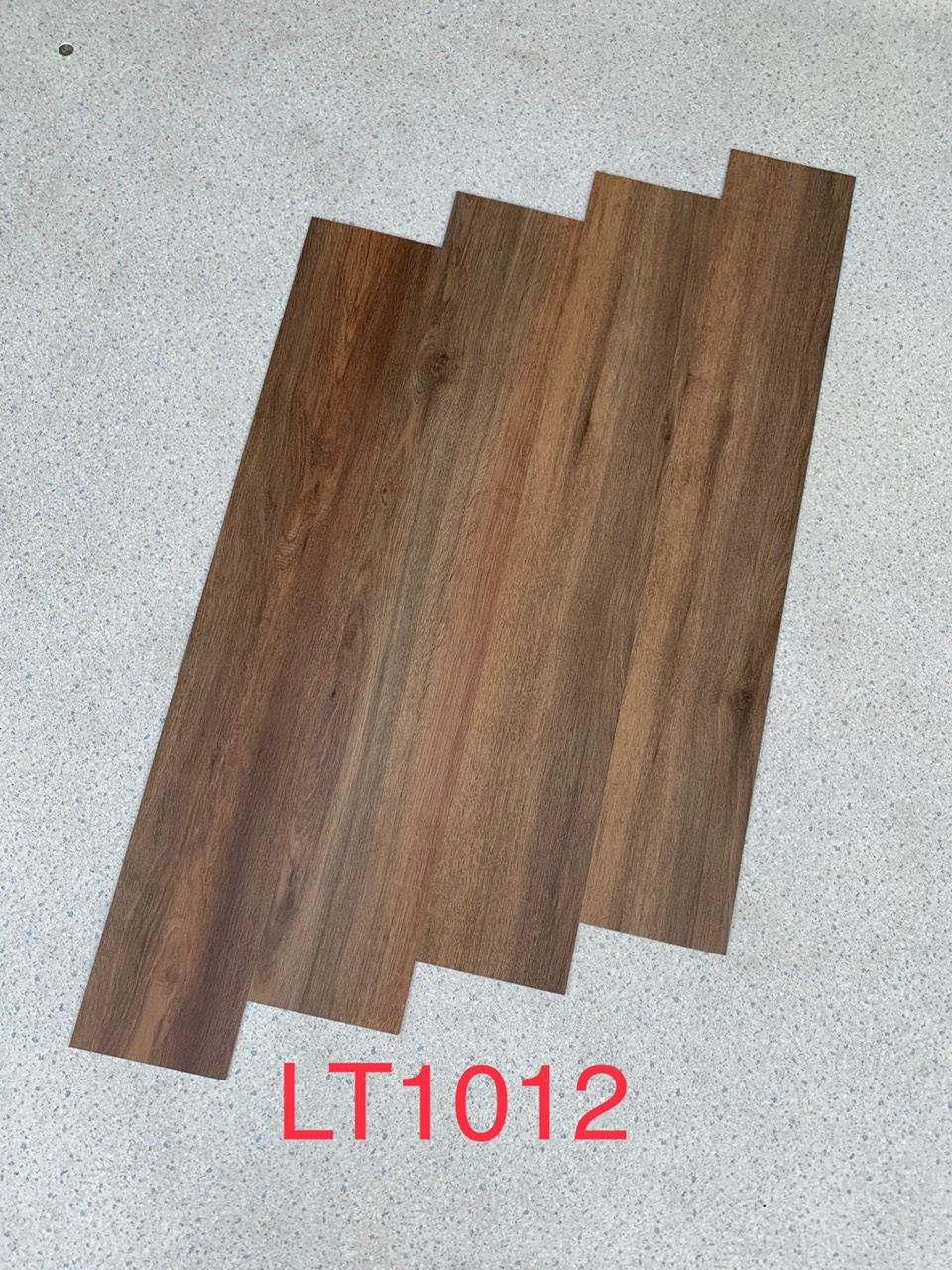 SÀN NHỰA QUÉT KEO MÃ LT1012