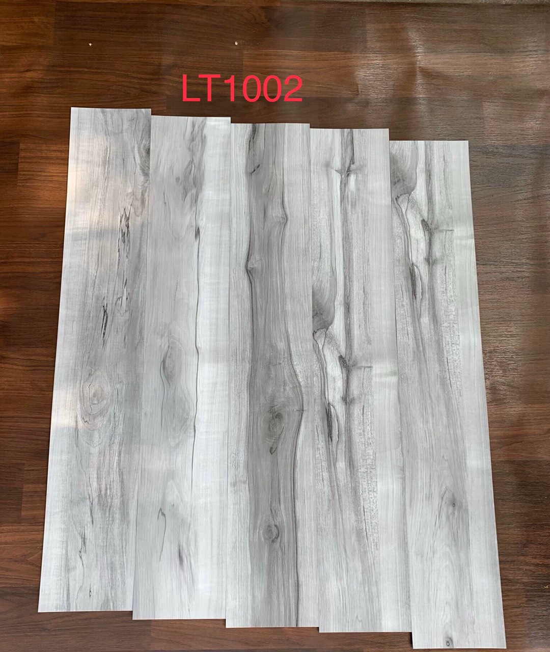 SÀN NHỰA QUÉT KEO MÃ LT1002