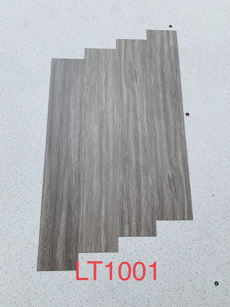 SÀN NHỰA QUÉT KEO MÃ LT1001