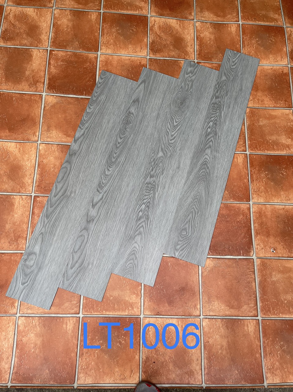 SÀN NHỰA QUÉT KEO MÃ LT1006