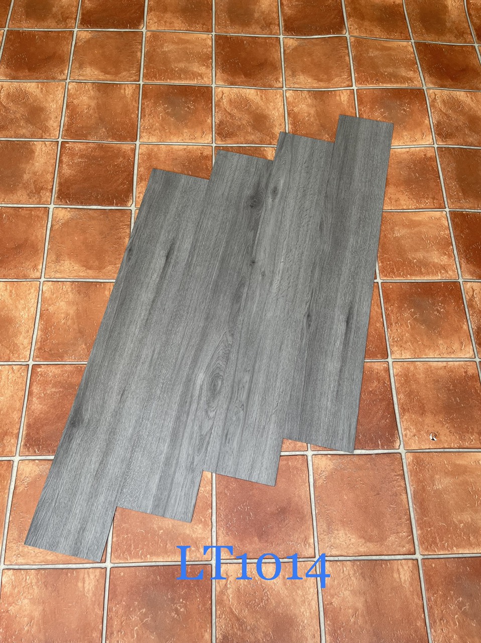 SÀN NHỰA QUÉT KEO MÃ LT1014