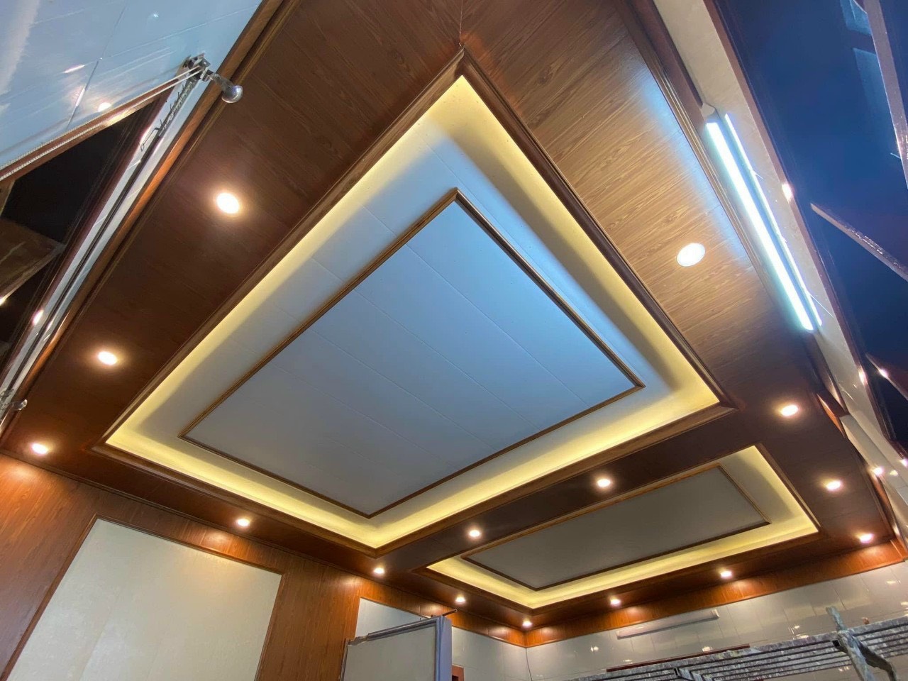 TRẦN NHỰA NANO TRONG NHÀ