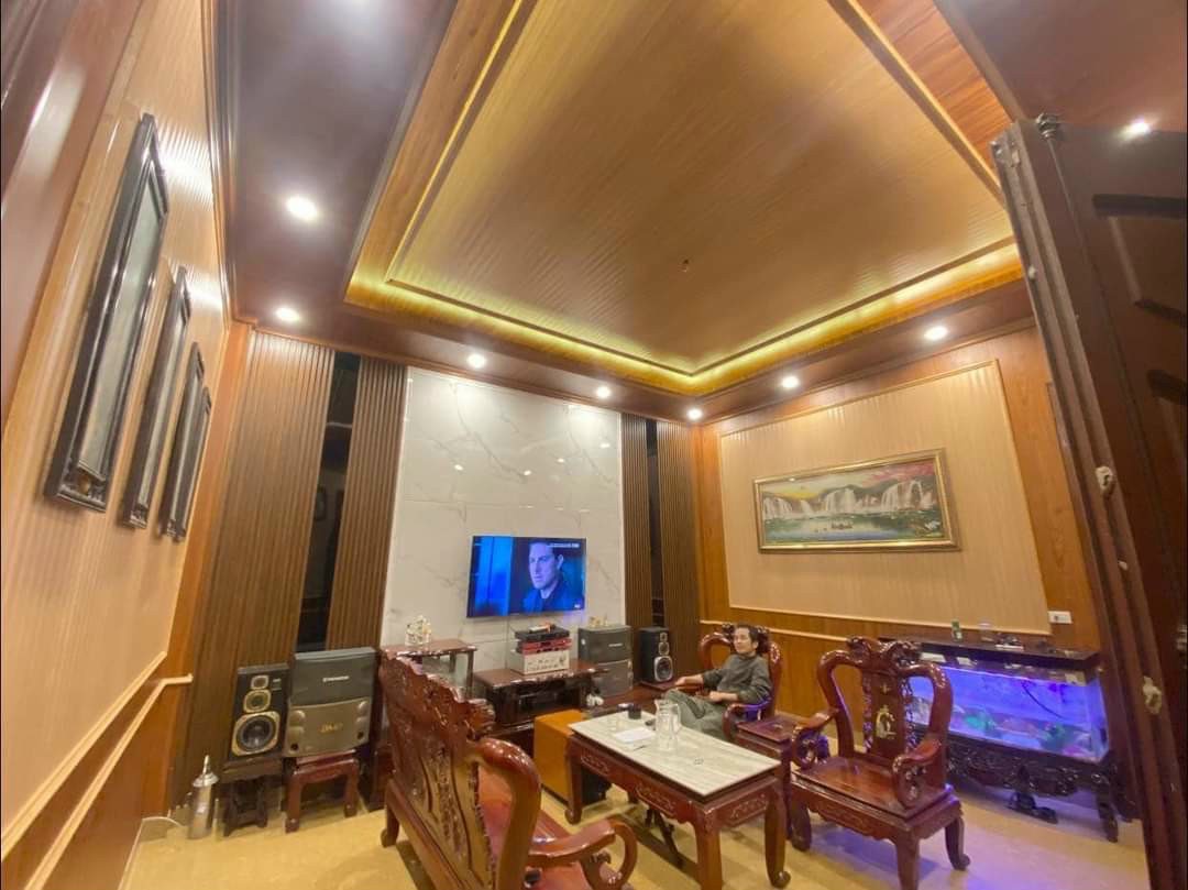 TRẦN NHỰA NANO TRONG NHÀ
