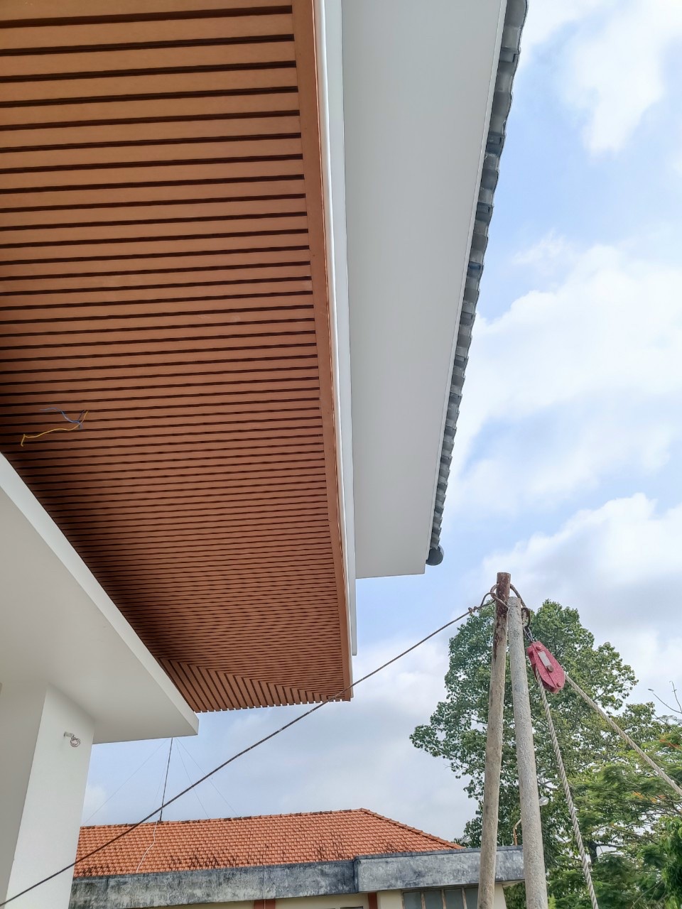 TRẦN NHỰA LAM SÓNG NGOÀI TRỜI