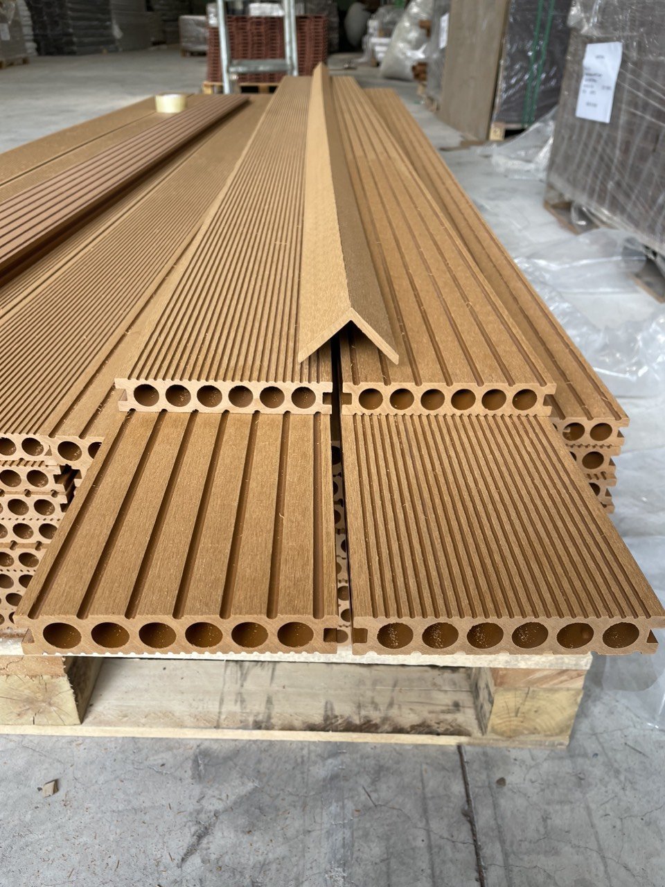 SÀN NHỰA NGOÀI TRỜI CAO CẤP